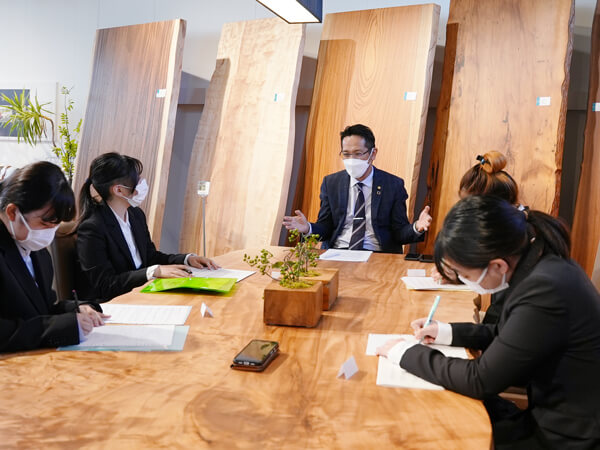 ヤマネホールディングス｜経営者に学ぶ学生インタビュー｜広島女学院大学×広島経済レポート 共同プロジェクト